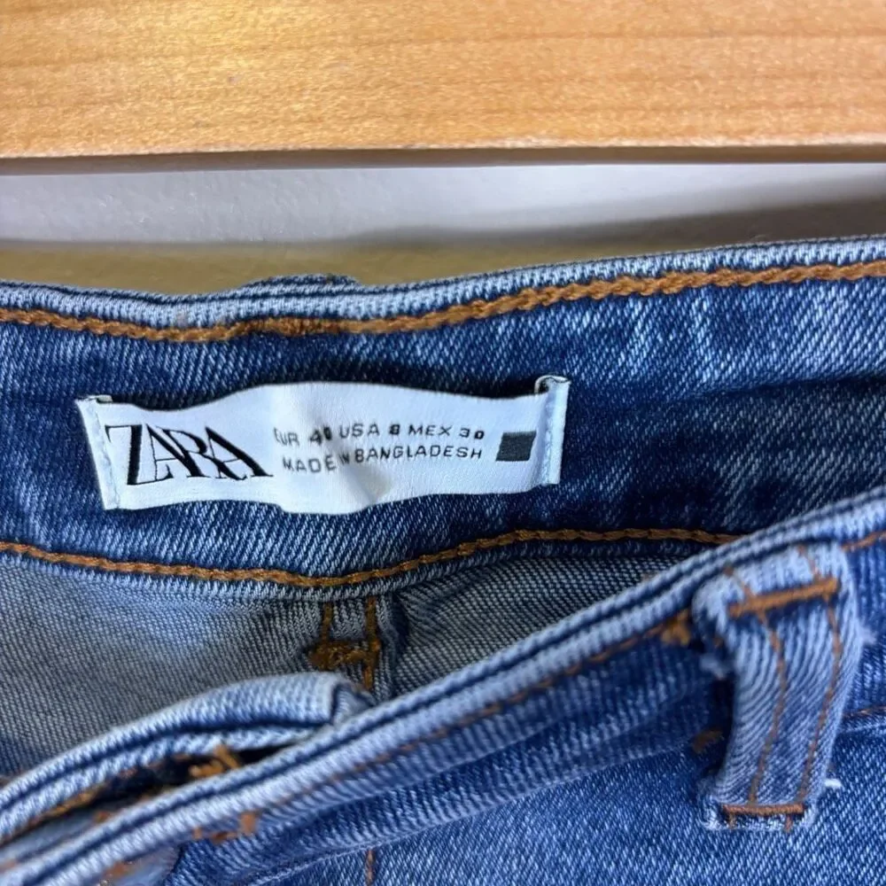 Zara High Waisted Wide Leg Raw Hem Jeans Size 8‎